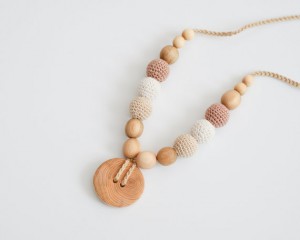 allaitement mamannaturelle collier cream and beige