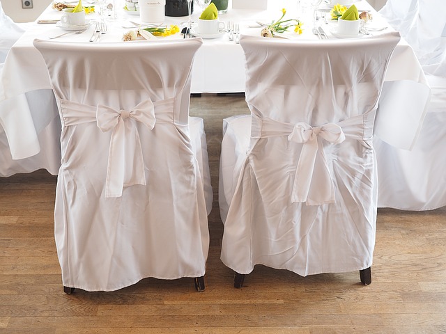 wedding-chairs-1174153_640