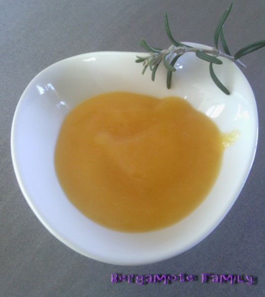 Compote d’abricot au romarin (dès 8 mois) compote abricot romarin