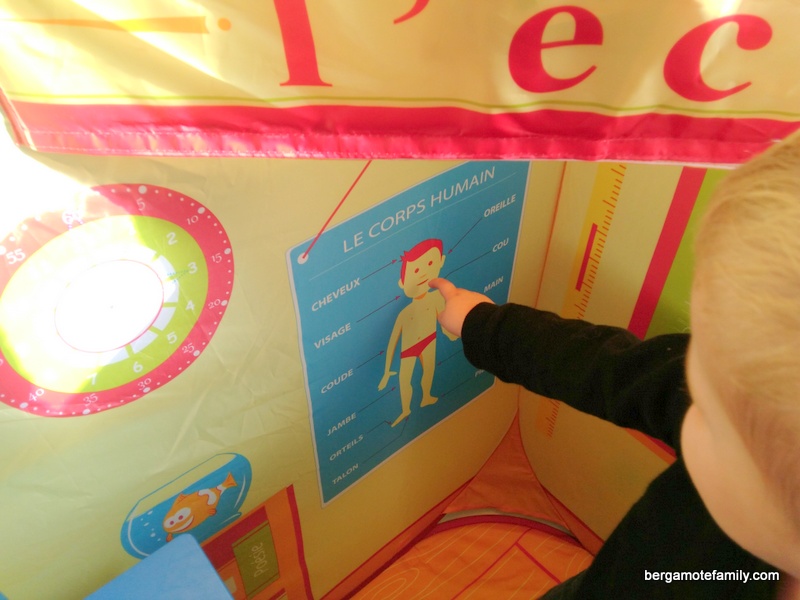 Jouer à l’école à la maison avec LUDI