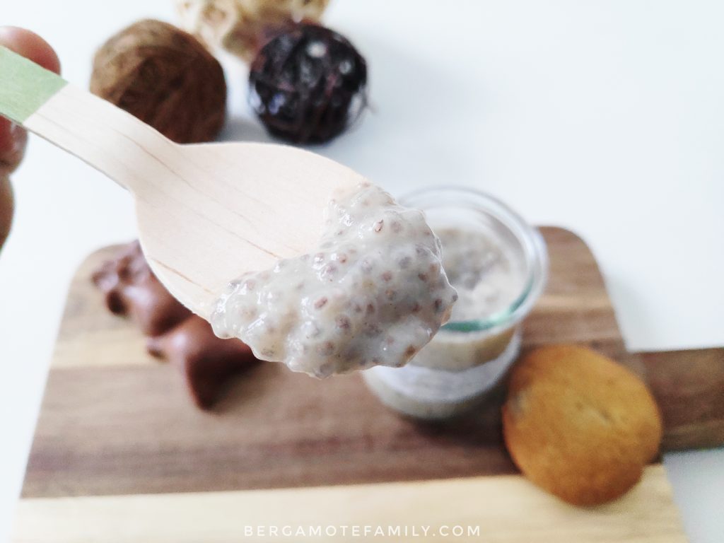 Zoom sur le pudding de chia à la pomme et cannelle