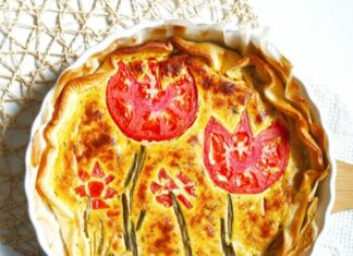 Jolie quiche au maquereau : motif fleur