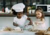 Diversification alimentaire chez l’enfant : comment pratiquer la DME ailleurs qu’à la maison ?