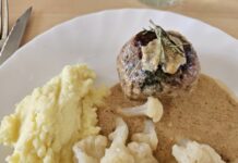Crépinettes de porc, sauce balsamique, moutarde et crème